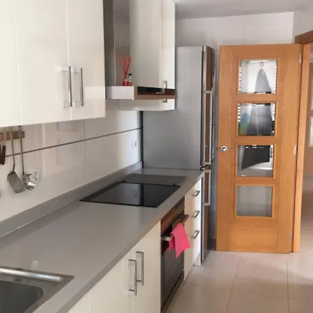 300 M From The ,parking , Breakfast *