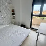 300 M From The ,parking , Breakfast Apartamento