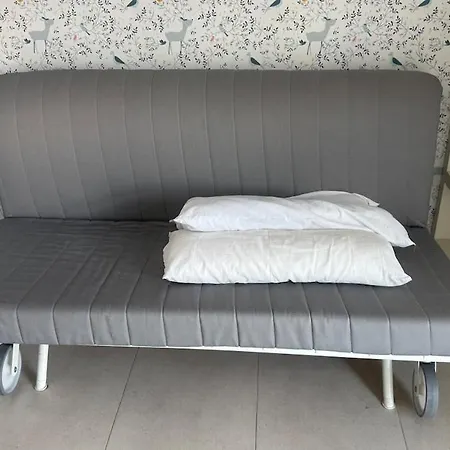 300 M From The ,parking , Breakfast Apartment *