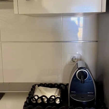 300 M From The ,parking , Breakfast Apartment