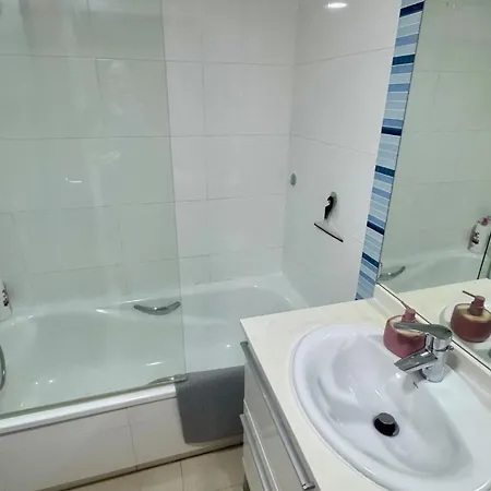 300 M From The ,parking , Breakfast * Valencia